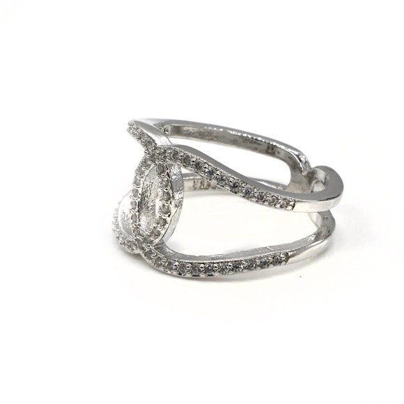 Silver ring with rhinestone. - Picture 2 of 3